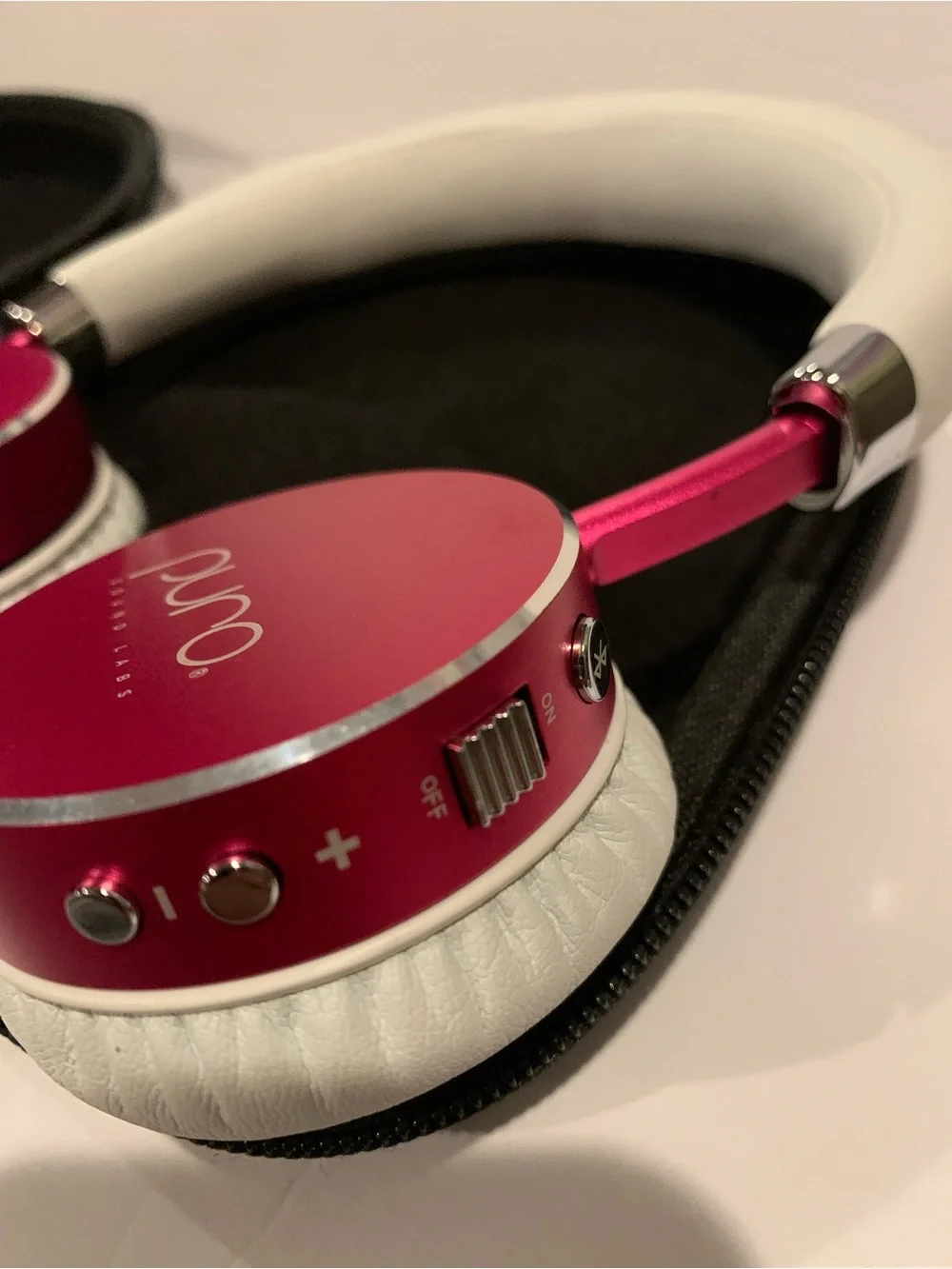 Puro Sound Labs BT2200 Kids Bluetooth Headphones Pink White w/ Case & Cable
